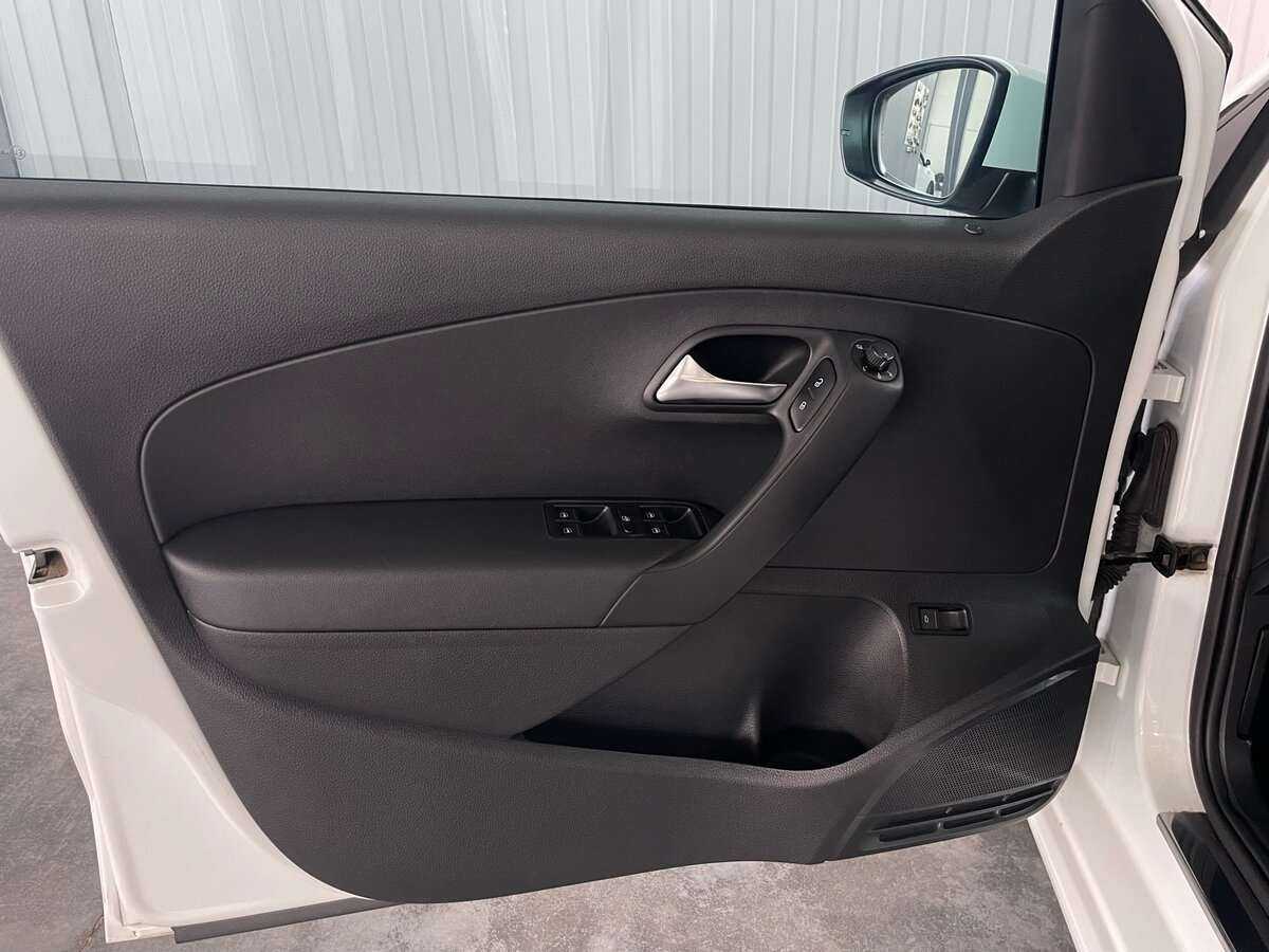 Купить Volkswagen Polo, 2018, 110 272 км, фото №9