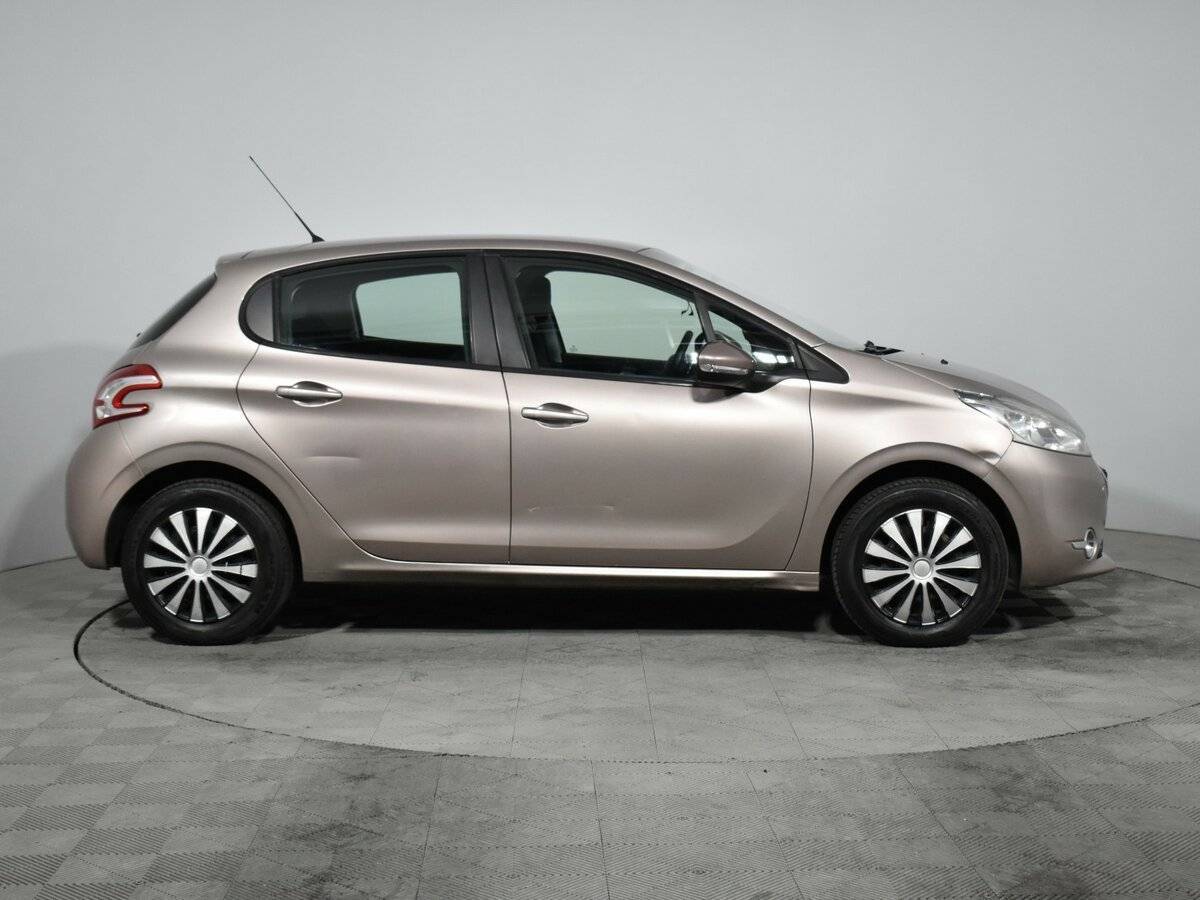 Купить Peugeot 208, 2014, 130 000 км, фото №4