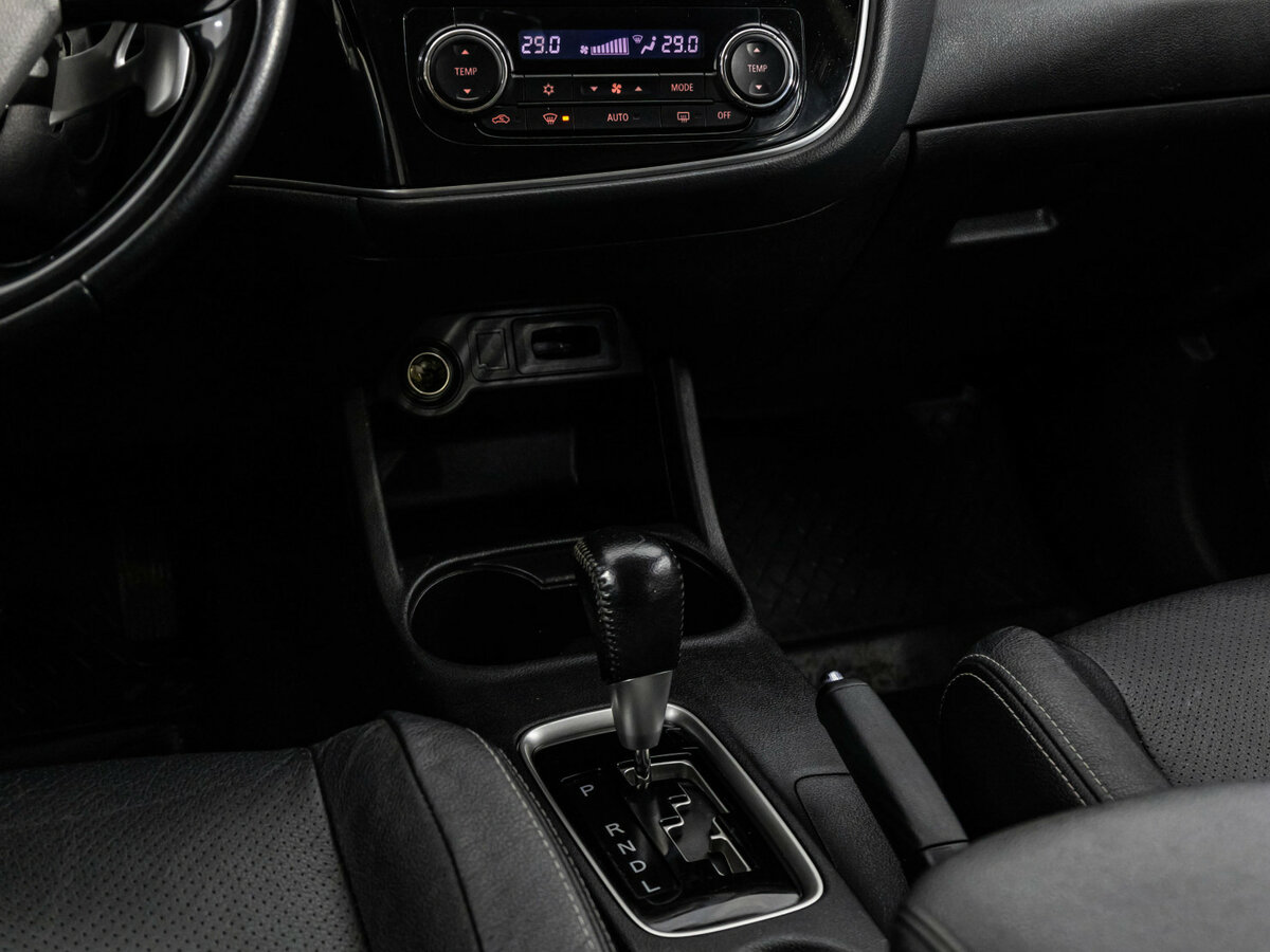 Купить Mitsubishi Outlander III Рестайлинг 2, 2016, 200 293 км, фото №10